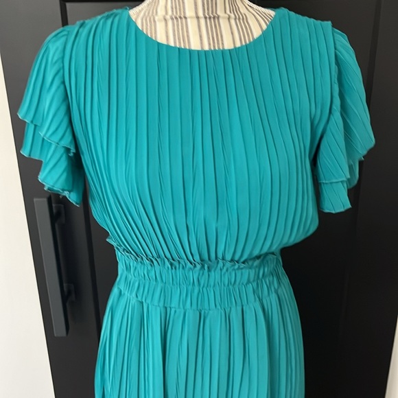 Zara - Pleated Dress - Picture 3 of 11